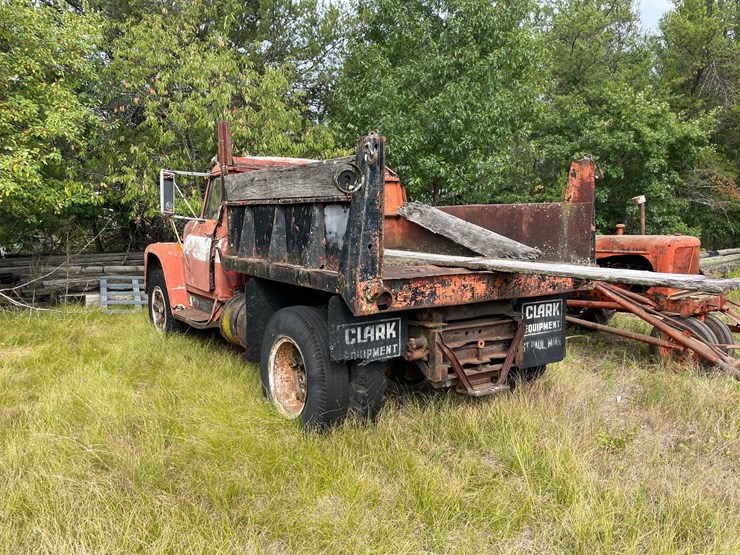 #6210-•-vintage-international-single-axle-dump-truck-(no-title)-image-2