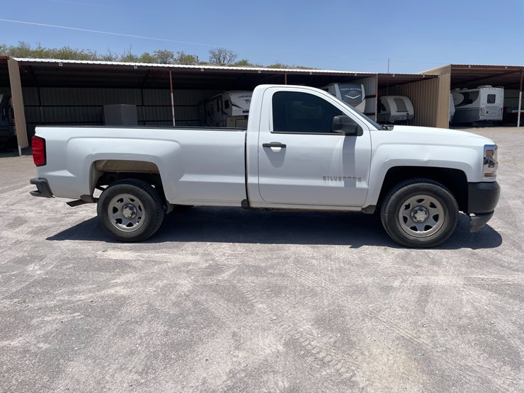 #1864-•-2018-chevy-work-truck-(has-nm-title)-image-4