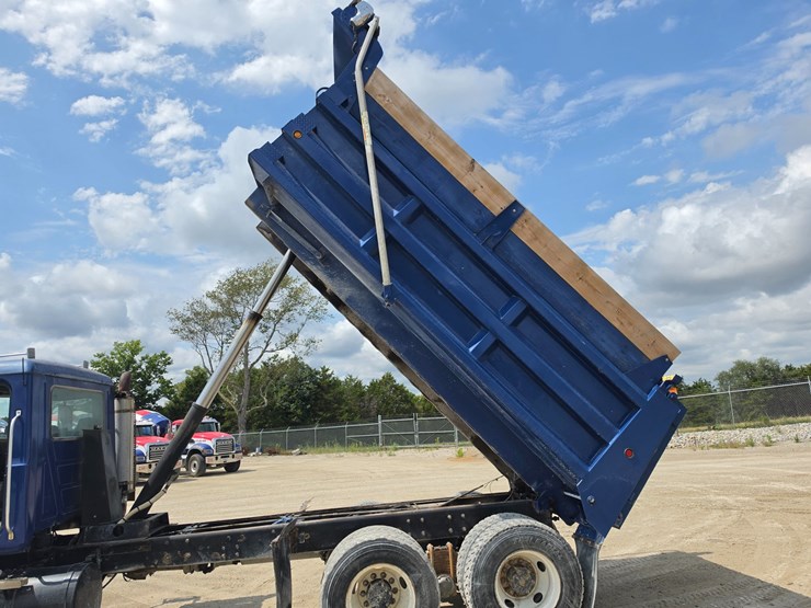 #25404-•-2003-mack-cv713-granite-tandem-axel-dump-truck-image-25