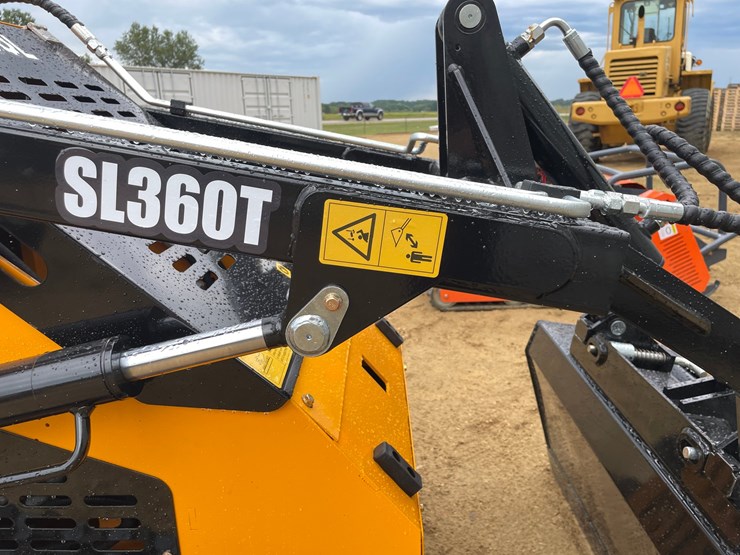 #1261-•-mms-skid-steer-loader-image-15