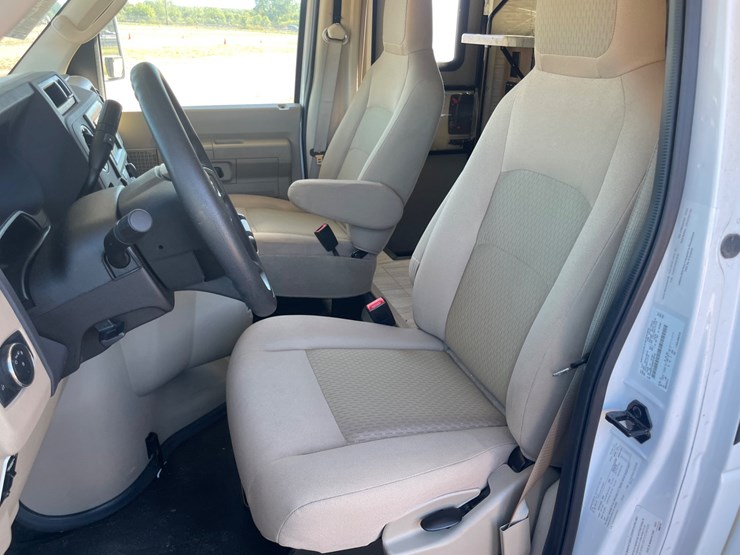 2021-ford-e350-image-143