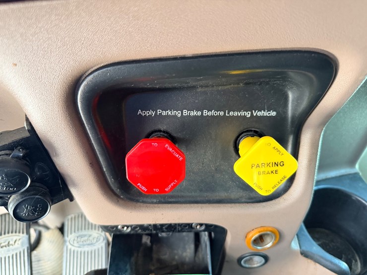 2014-peterbilt-389-image-67