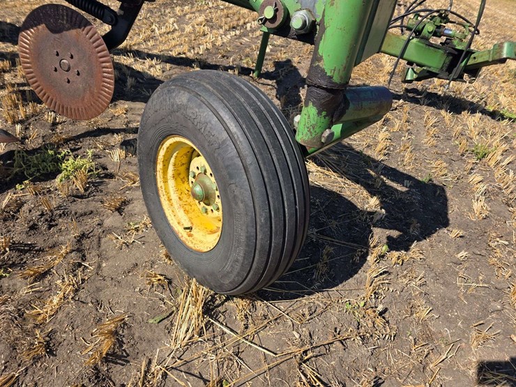 john-deere-2700-image-3