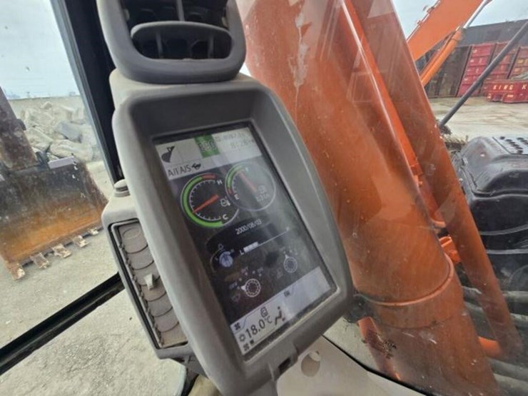 2016-hitachi-zx350-lc-image-56