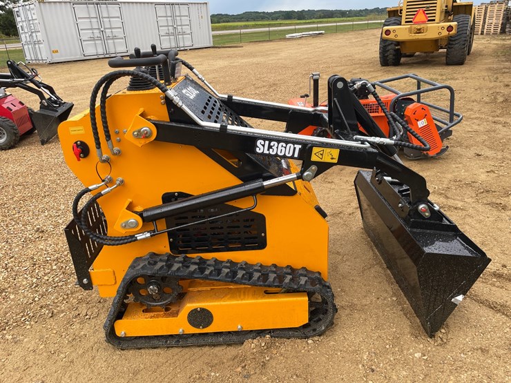 #1261-•-mms-skid-steer-loader-image-4