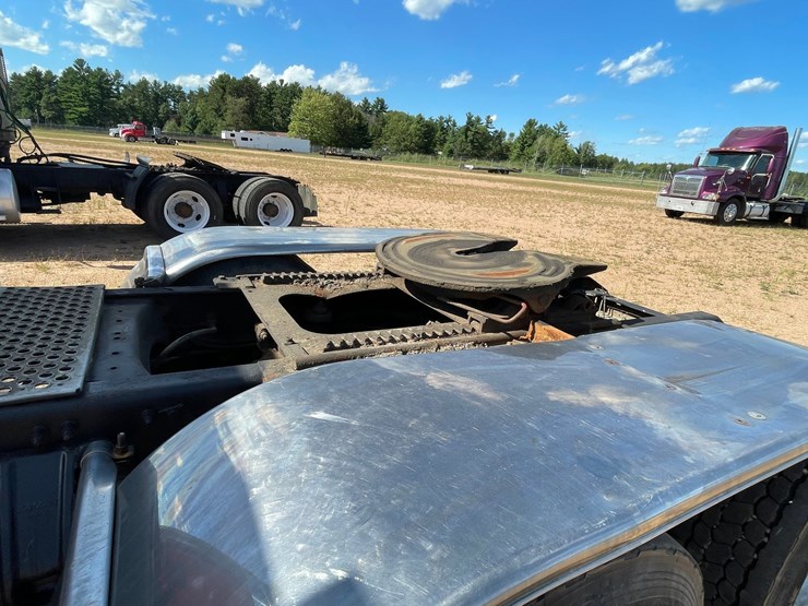 2014-kenworth-t880-image-14