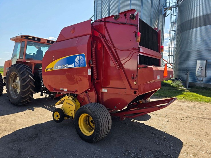 2009-new-holland-br7090-image-39