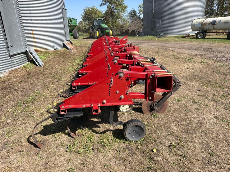 case-ih-1820-row-cultivator-image-8