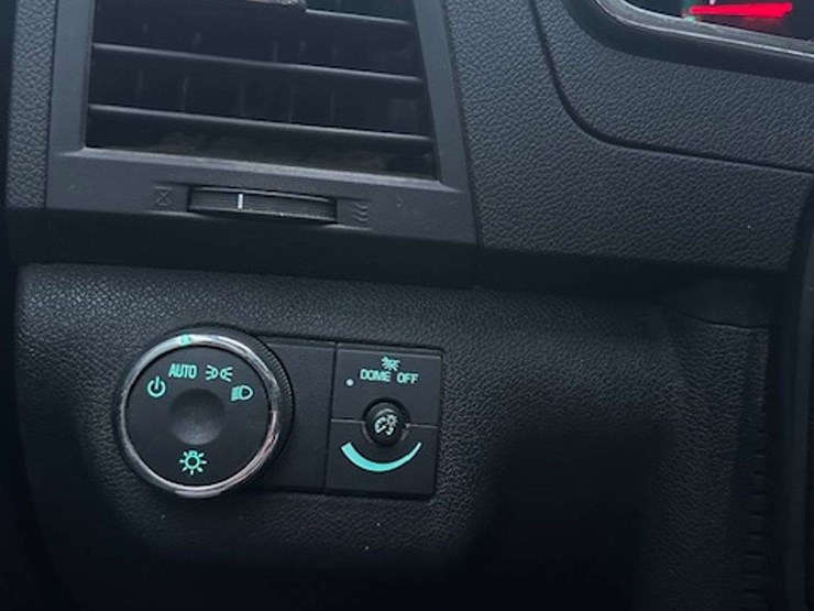 2011-chevrolet-traverse-image-32