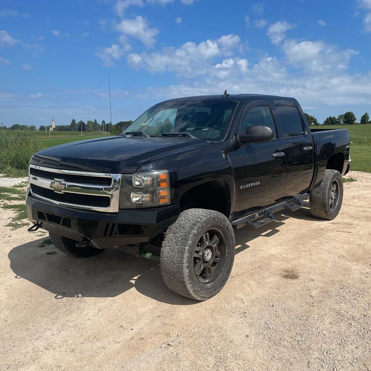 #301 • 2012 Chevy Silverado LT Pickup Truck (Has WI Title) (Chilton, WI)