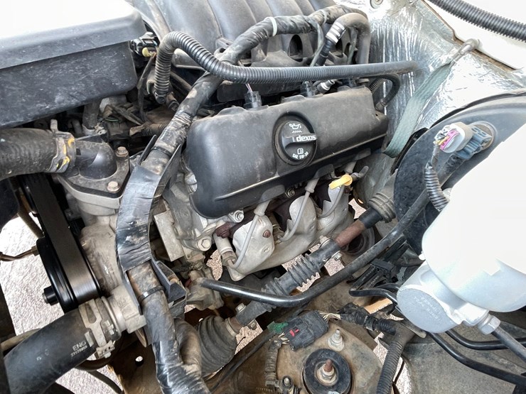 #1864-•-2018-chevy-work-truck-(has-nm-title)-image-97