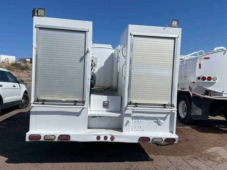 2004-peterbilt-330-image-7