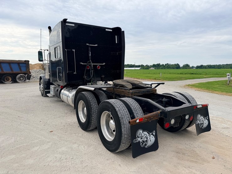 2014-peterbilt-389-image-6