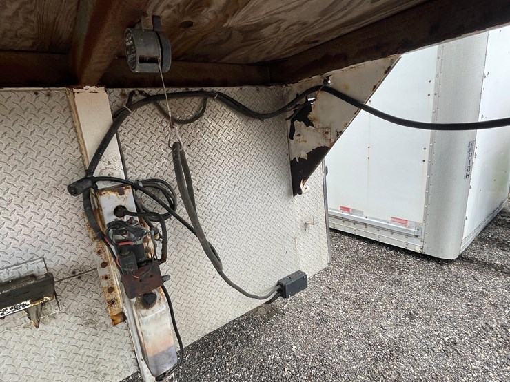 #2840-•-1987-roadmaster-5th-wheel-enclosed-trailer-(has-wi-title)-image-17