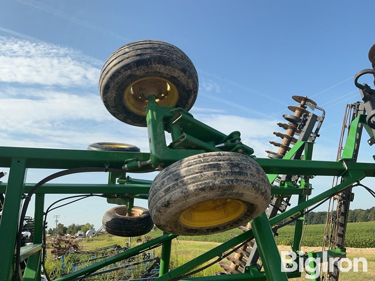 2022-john-deere-2633-image-16