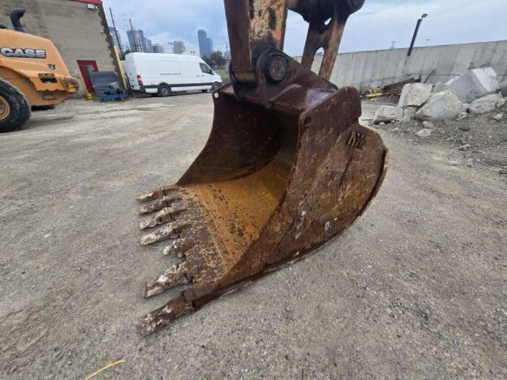 2016-hitachi-zx350-lc-image-16