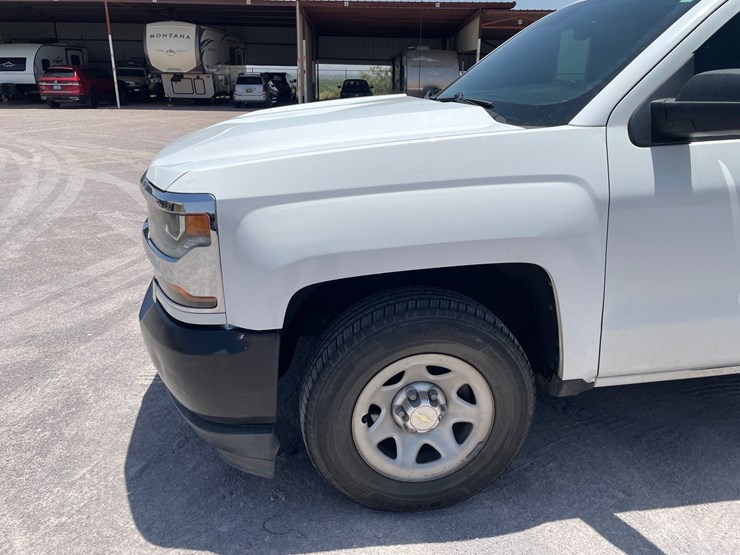 #1864-•-2018-chevy-work-truck-(has-nm-title)-image-18