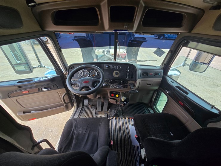2014-peterbilt-389-image-77