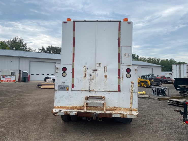 #2375-•-2000-gmc-c6500-utility-truck-(has-wi-title)-image-6