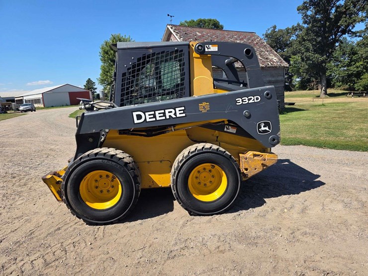 2016-deere-332d-image-14