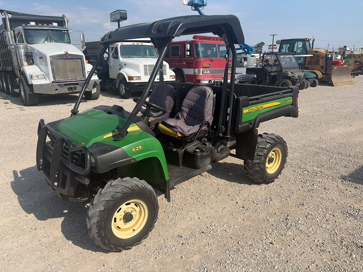 2012-john-deere-gator-image-1