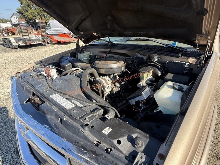 1995-chevrolet-suburban-1500-ls-image-17