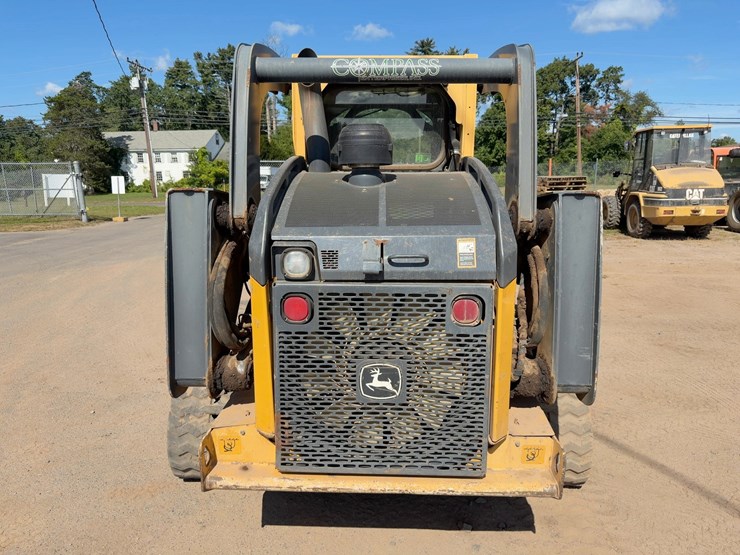 2013-deere-329e-image-4