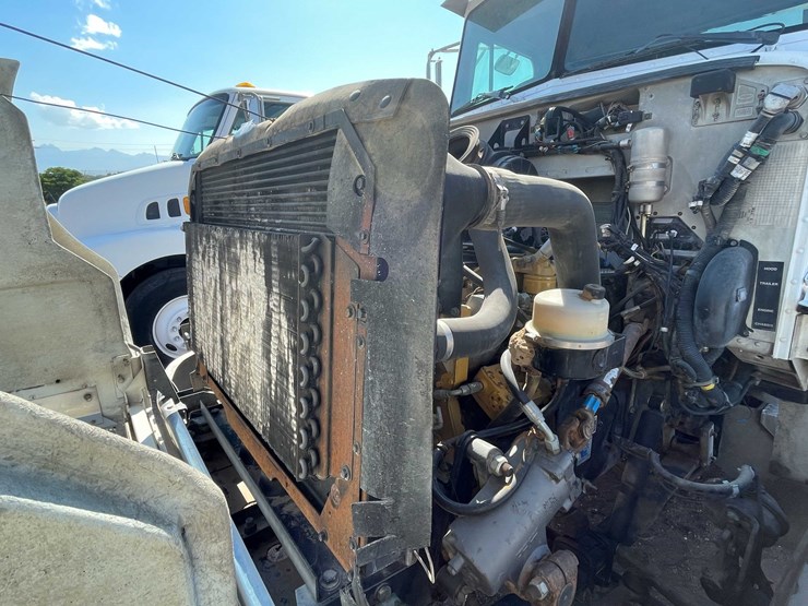 2004-peterbilt-330-image-52