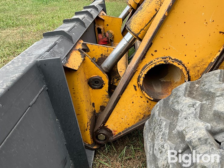 2007-deere-ct332-image-14