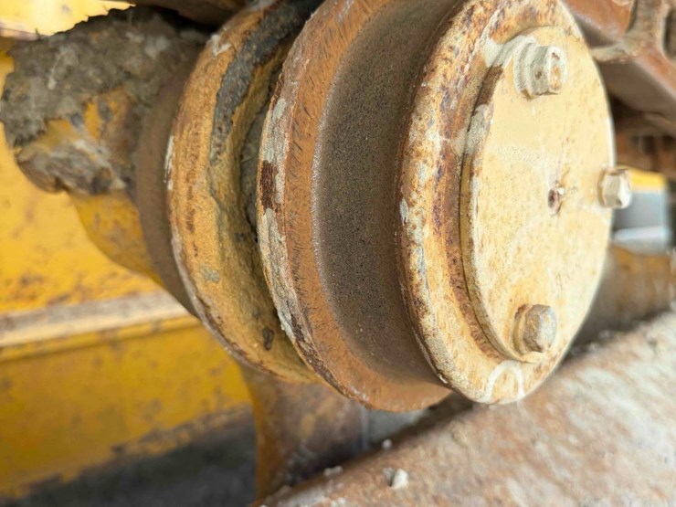 2014-deere-650k-lgp-image-15