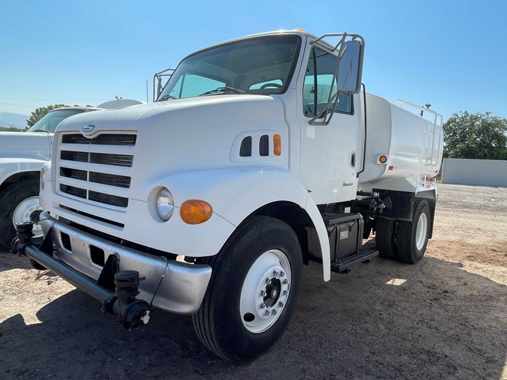 #1851-•-2000-sterling-7500-water-tank-truck-(has-nm-title)-image-96