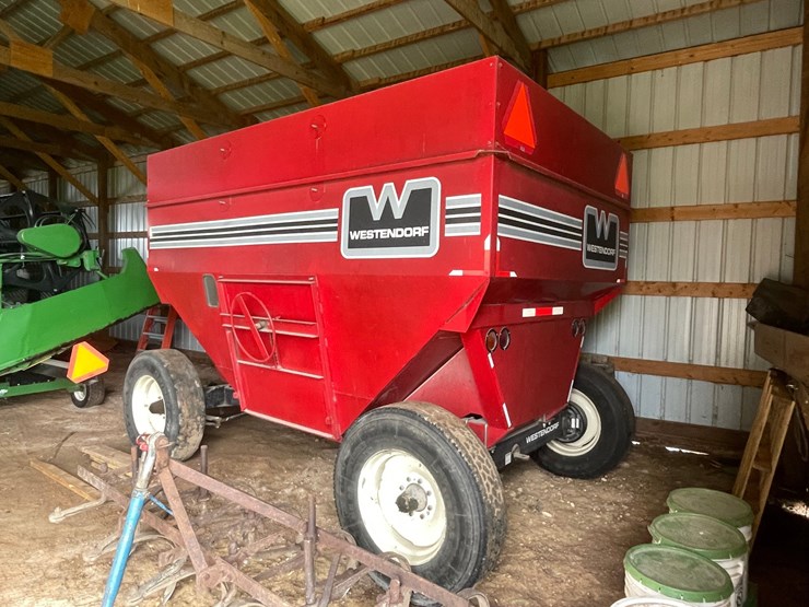 #520-•-westendorf-ww425-gravity-wagon-(fall-creek,-wi)-image-4