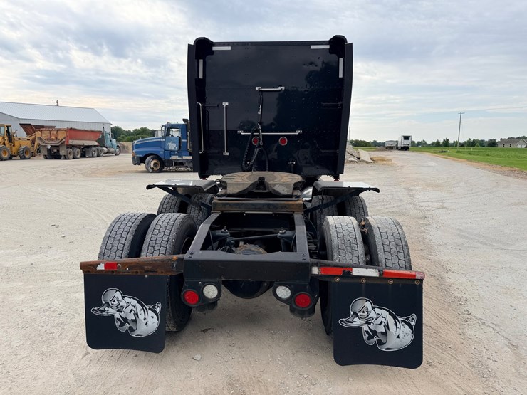 2014-peterbilt-389-image-7