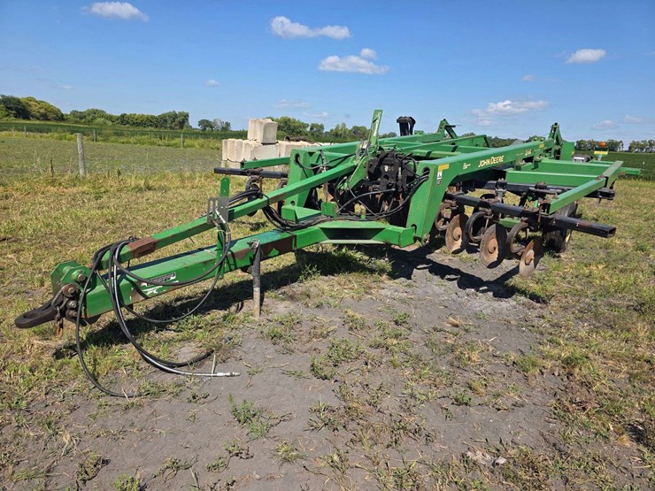 john-deere-2700-image-2