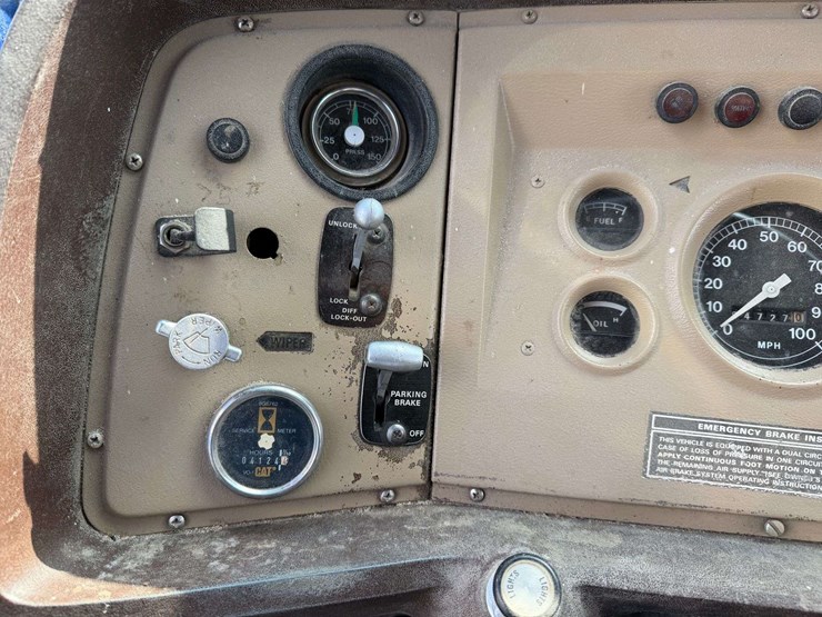 1975-ford-8000-image-41
