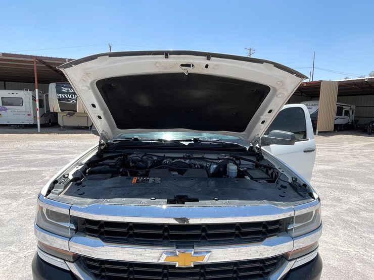 #1864-•-2018-chevy-work-truck-(has-nm-title)-image-90