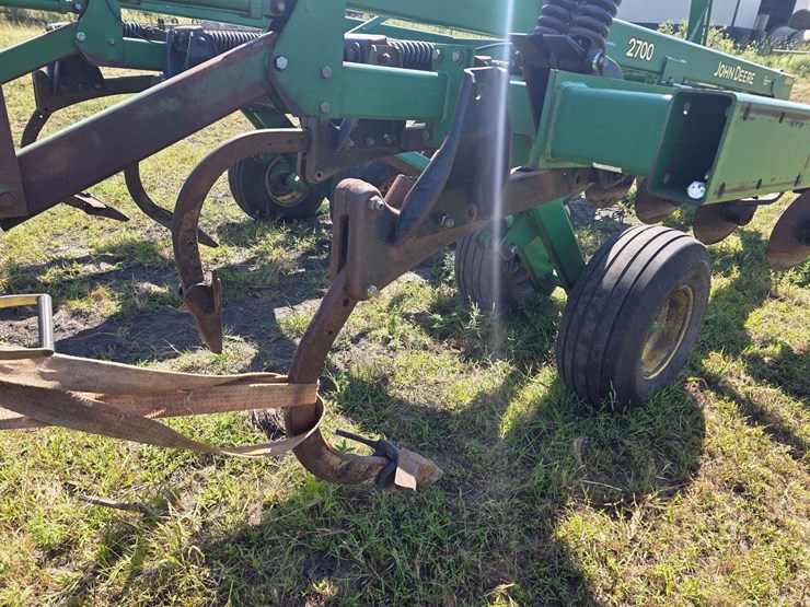 john-deere-2700-image-20