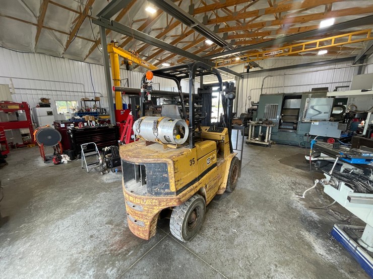 #133-•-cat-pneumatic-forklift-(shawano,-wi)-image-5