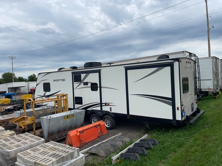 #2956-•-2017-venture-sporttrek-327-camper-(has-wi-title)-image-7