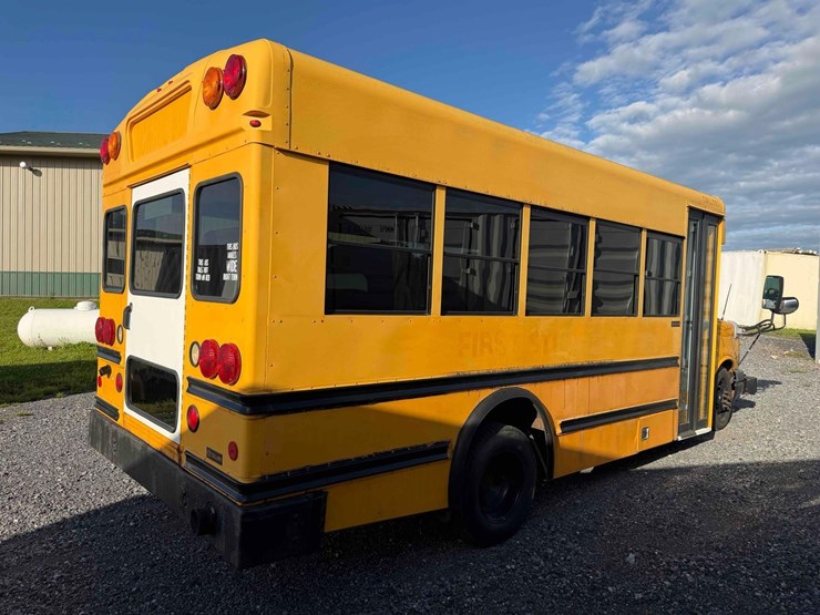 2009-chevrolet-20-passenger-school-bus-image-5