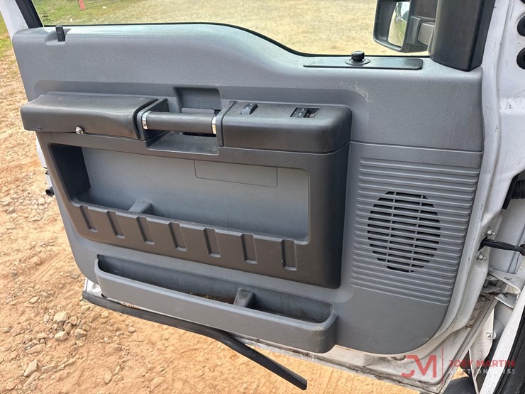 2016-ford-f550-xl-image-33