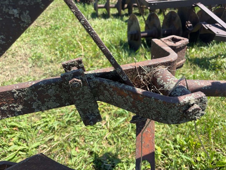 allis-chalmers-14”-one-bottom-moldboard-plow-image-17