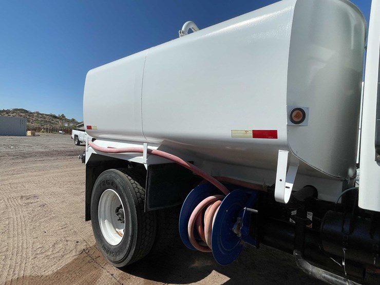 #1851-•-2000-sterling-7500-water-tank-truck-(has-nm-title)-image-8