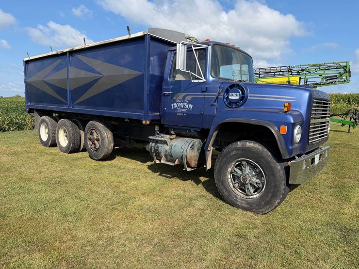 1975-ford-8000-image-7