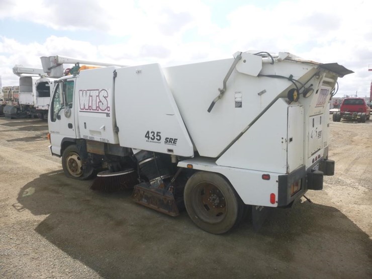 2005-isuzu-nqr-image-4