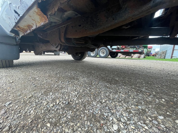 2005-ford-f550-xl-image-9