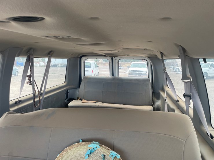 2000-ford-e350-image-23