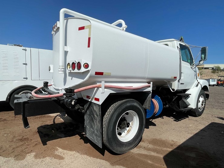 #1851-•-2000-sterling-7500-water-tank-truck-(has-nm-title)-image-82