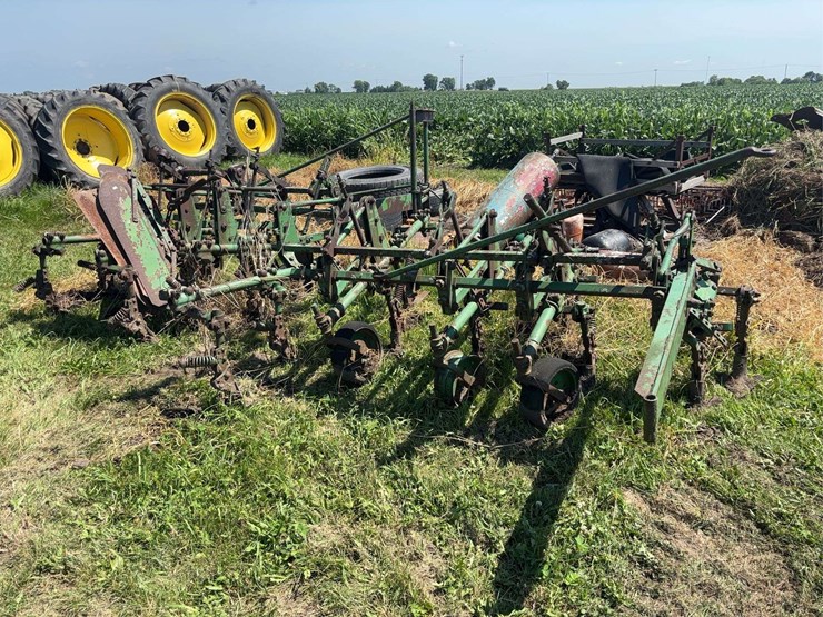 john-deere-front-mounted-cultivator-image-1