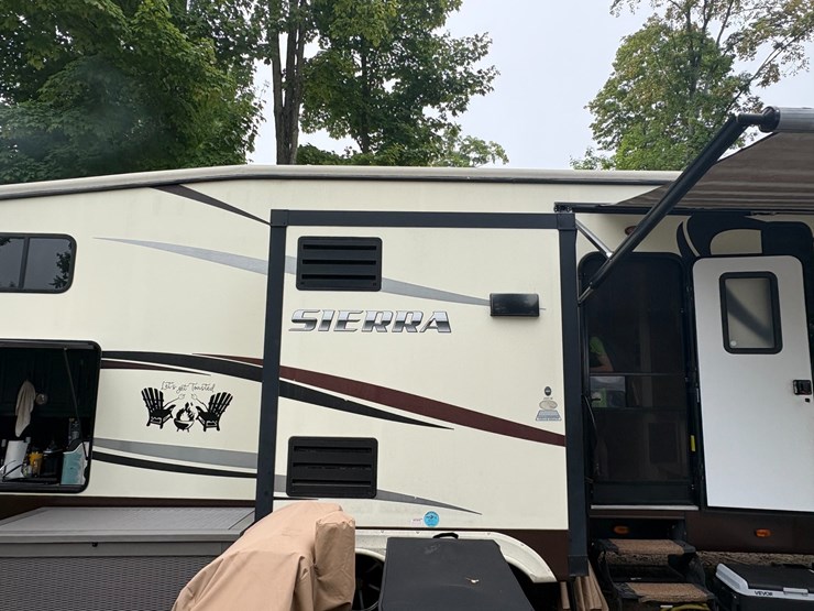 #5997-•-2015-forest-river-sierra-camper-(three-lakes,-wi)-(title-in-delay)-image-10